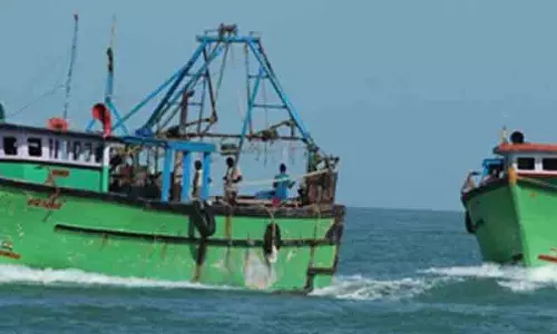 ராமேசுவரம் மீனவர்களை விரட்டியடித்த இலங்கை கடற்படை