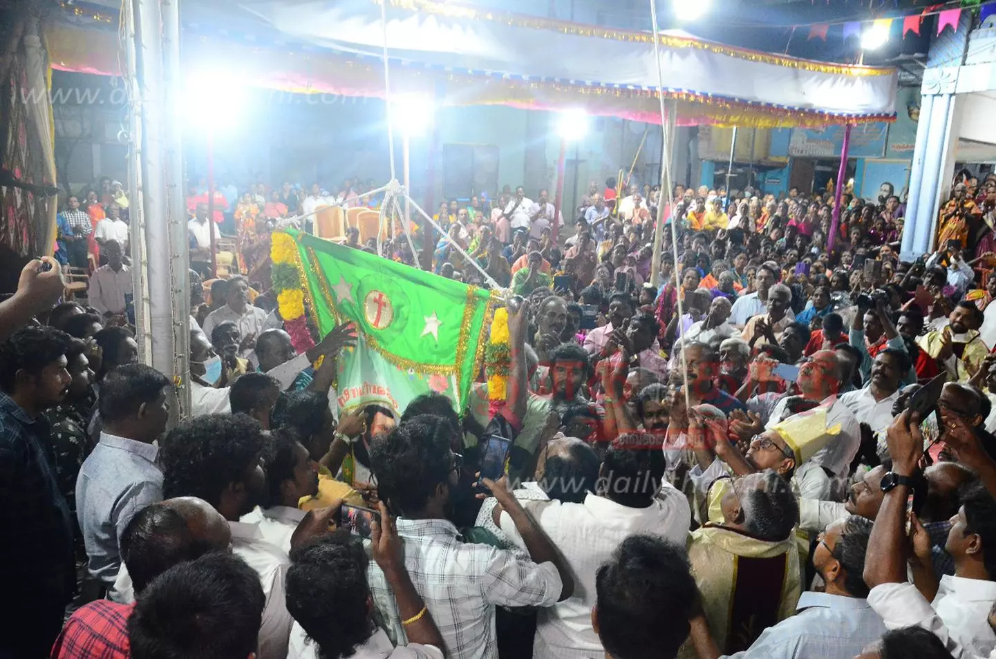 சவேரியார் பேராலய திருவிழா கொடியேற்றத்துடன் தொடங்கியது சவேரியார் பேராலய திருவிழா கொடியேற்றத்துடன் தொடங்கியது