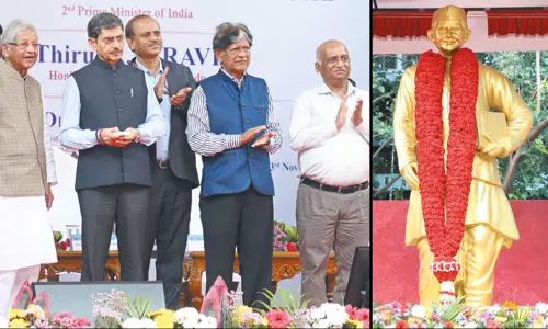 சாஸ்திரி பவனில் முழு உருவ சிலை: லால்பகதூர் சாஸ்திரியின் பசுமை இயக்கத்தால் உலகிற்கே உணவளிக்கும் நிலைக்கு உயர்ந்தோம் சாஸ்திரி பவனில் முழு உருவ சிலை: லால்பகதூர் சாஸ்திரியின் பசுமை இயக்கத்தால் உலகிற்கே உணவளிக்கும் நிலைக்கு உயர்ந்தோம்