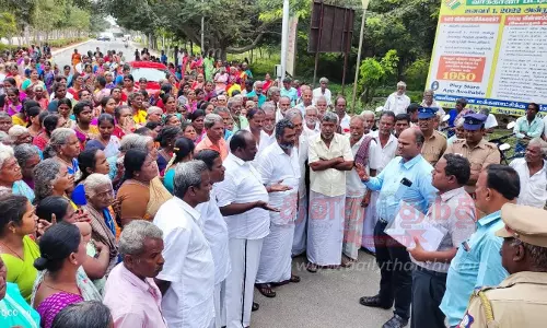 சவுட்டஅள்ளி கிராமத்தில் ஆக்கிரமிப்புகளை அகற்றிட வேண்டும் சவுட்டஅள்ளி கிராமத்தில் ஆக்கிரமிப்புகளை அகற்றிட வேண்டும்
