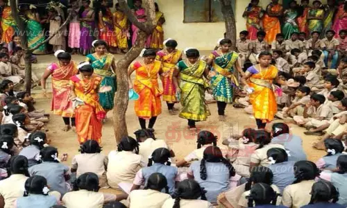 அரசு பள்ளியில் கலைத்திருவிழா அரசு பள்ளியில் கலைத்திருவிழா