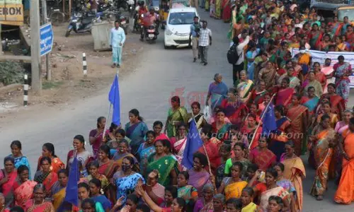 சத்துணவு ஊழியர்கள் ஊர்வலம் சத்துணவு ஊழியர்கள் ஊர்வலம்