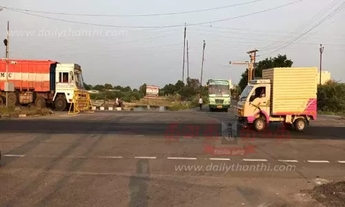 எட்டயபுரம் தேசிய நெடுஞ்சாலையில் மேம்பாலம் அமைக்கப்படுமா? பொதுமக்கள் எதிர்பார்ப்பு எட்டயபுரம் தேசிய நெடுஞ்சாலையில் மேம்பாலம் அமைக்கப்படுமா? பொதுமக்கள் எதிர்பார்ப்பு