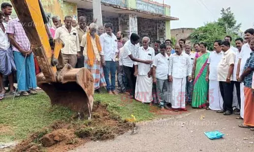 குப்பம் ஊராட்சியில் ரூ.2½ கோடியில் தார்சாலை அமைக்கும் பணி குப்பம் ஊராட்சியில் ரூ.2½ கோடியில் தார்சாலை அமைக்கும் பணி