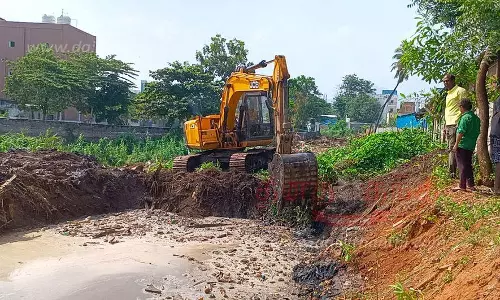 தேனி ராஜவாய்க்கால் தூர்வாரும் பணி தீவிரம்