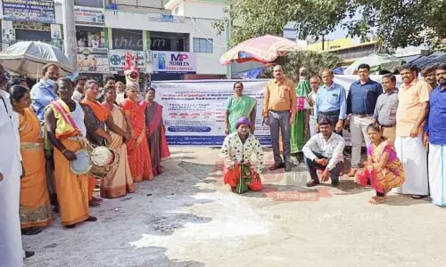 வாக்காளர் அடையாள அட்டை குறித்த விழிப்புணர்வு கலை நிகழ்ச்சி வாக்காளர் அடையாள அட்டை குறித்த விழிப்புணர்வு கலை நிகழ்ச்சி
