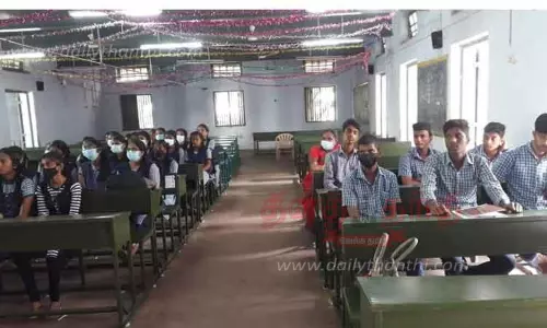 அரசு பள்ளி மாணவர்களுக்கு போட்டித்தேர்வுகளுக்கான பயிற்சி வகுப்பு