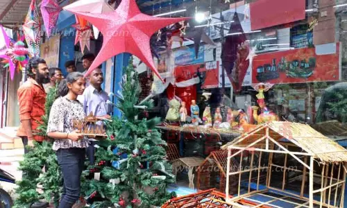 கிறிஸ்துமஸ் குடில்கள், அலங்கார பொருட்கள் விற்பனை மும்முரம்
