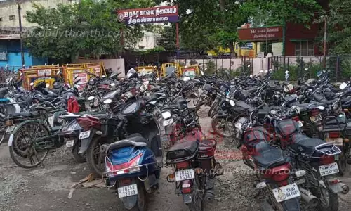 வாகனம் நிறுத்த இடம் இல்லாமல் தத்தளிக்கும் திருவண்ணாமலை நகரம் வாகனம் நிறுத்த இடம் இல்லாமல் தத்தளிக்கும் திருவண்ணாமலை நகரம்