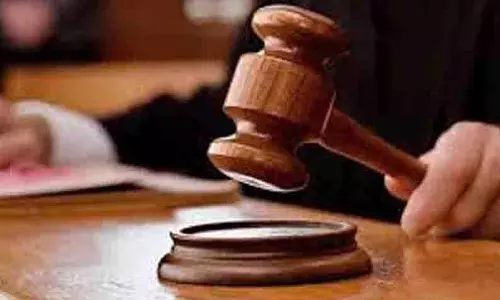 கோர்ட்டு உத்தரவிட்டும் சாலையை சீரமைக்காதது ஏன்?- ஊரக வளர்ச்சித்துறை செயலாளருக்கு மதுரை ஐகோர்ட்டு கேள்வி கோர்ட்டு உத்தரவிட்டும் சாலையை சீரமைக்காதது ஏன்?- ஊரக வளர்ச்சித்துறை செயலாளருக்கு மதுரை ஐகோர்ட்டு கேள்வி