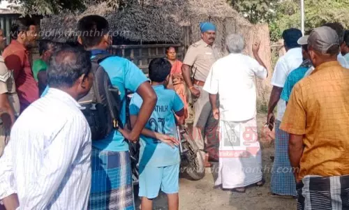 பாலமேடு அருகே கிராம மக்கள் திடீர் சாலை மறியல் பாலமேடு அருகே கிராம மக்கள் திடீர் சாலை மறியல்