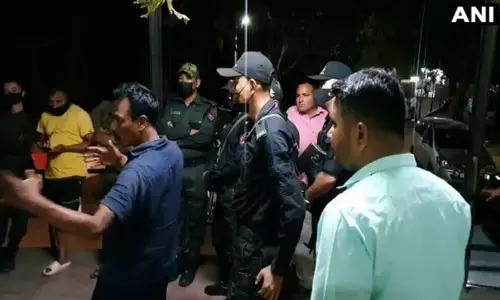 குஜராத் தேர்தல் பணி:  சக துணை ராணுவ வீரர் துப்பாக்கி சூடு; 2 வீரர்கள் உயிரிழப்பு-காயம்