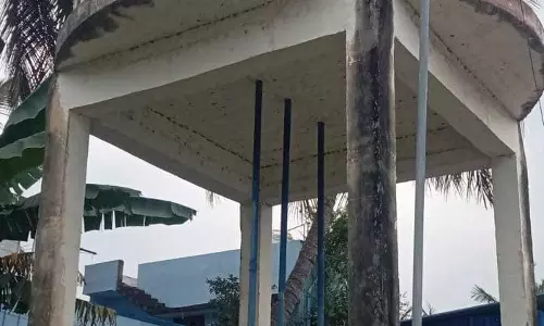 சேதமடைந்த மேல்நிலை நீர்த்தேக்க தொட்டியை சீரமைக்க வேண்டும்