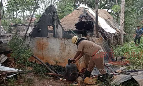 குடிசை தீயில் எரிந்து சேதம்