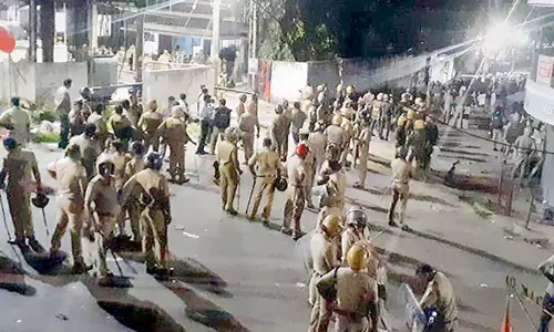 கேரளாவில் அதானி துறைமுகத்திற்கு எதிரான போராட்டத்தில் வன்முறை:   3 ஆயிரம் பேர் மீது வழக்கு