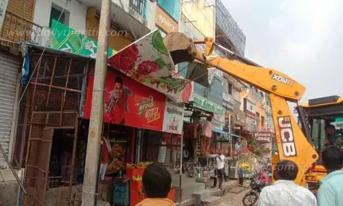 கார்த்திகை தீபத்திருவிழாவை முன்னிட்டு ஆக்கிரமிப்புகள் அகற்றும் பணி கார்த்திகை தீபத்திருவிழாவை முன்னிட்டு ஆக்கிரமிப்புகள் அகற்றும் பணி