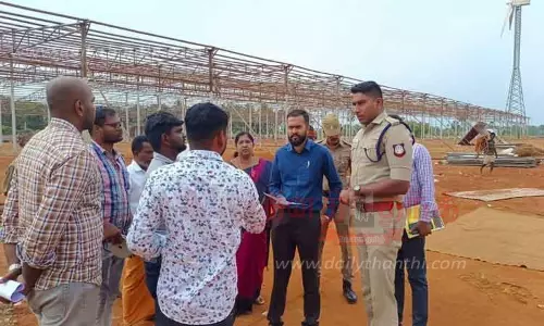 பந்தல் அமைக்கும் பணியை கலெக்டர் ஆகாஷ் ஆய்வு