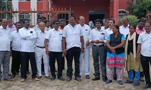 வக்கீல்கள் கோர்ட்டு புறக்கணிப்பு போராட்டம் வக்கீல்கள் கோர்ட்டு புறக்கணிப்பு போராட்டம்