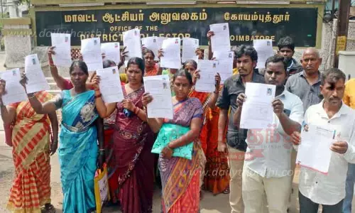 சாலையோர வியாபாரிகளுக்கு இடம் ஒதுக்கி தரவேண்டும்