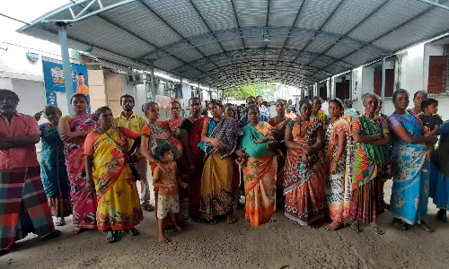 இலவச வீட்டுமனைப்பட்டா வழங்க வேண்டும்