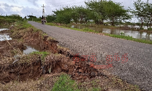 திருவெண்காடு- நெய்தவாசல் சாலையில் மண் அரிப்பு
