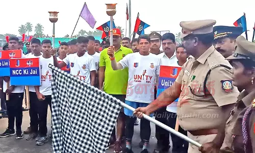 பரமத்திவேலூரில்  தேசிய ஒற்றுமை ஜோதி ஓட்ட மாணவர் படையினருக்கு வரவேற்பு