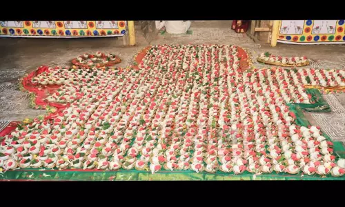 மீனாட்சி அம்மன் கோவிலில் 1008 சங்காபிஷேகம் மீனாட்சி அம்மன் கோவிலில் 1008 சங்காபிஷேகம்