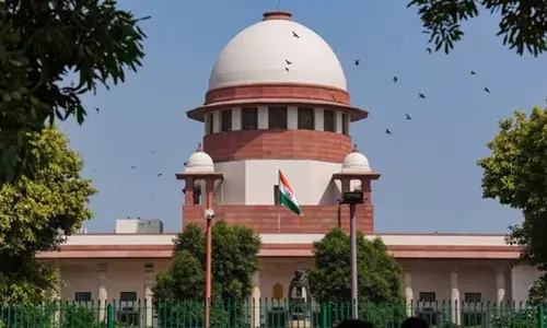 அரசு பள்ளியில் இலவச சானிட்டரி நாப்கின் வழங்கக்கோரி வழக்கு: மத்திய, மாநில அரசுகளுக்கு சுப்ரீம் கோர்ட்டு நோட்டீஸ்