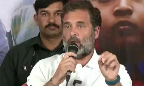 பணமதிப்பிழப்பும், ஜி.எஸ்.டி.யும் சிறுதொழில் வணிகர்களின் முதுகெலும்பை உடைத்துவிட்டது - ராகுல் காந்தி பணமதிப்பிழப்பும், ஜி.எஸ்.டி.யும் சிறுதொழில் வணிகர்களின் முதுகெலும்பை உடைத்துவிட்டது - ராகுல் காந்தி