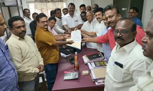 டெஸ்ட் பர்சேஸ் முறையை ரத்து செய்ய வேண்டும்; வணிக வரித்துறை அலுவலகங்களில் வர்த்தகர்கள் மனு