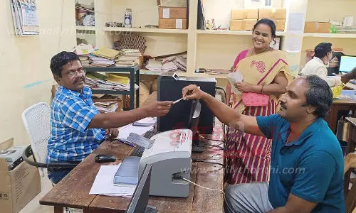 3¼ லட்சம் வீட்டு மின் இணைப்பு எண்ணுடன் ஆதாரை இணைக்கும் பணி மும்முரம்