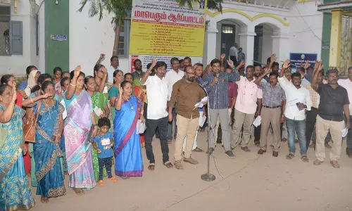 திண்டுக்கல்லில் பட்டதாரி ஆசிரியர்கள் ஆர்ப்பாட்டம் திண்டுக்கல்லில் பட்டதாரி ஆசிரியர்கள் ஆர்ப்பாட்டம்