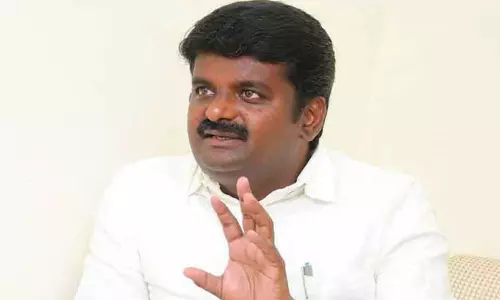 முன்னாள் அமைச்சர் விஜயபாஸ்கர் வழக்கு: வருமான வரித்துறை பதிலளிக்க சென்னை ஐகோர்ட்டு உத்தரவு