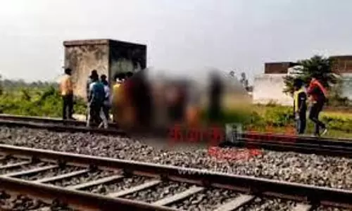 தண்டவாளத்தை கடக்க முயன்ற தொழிலாளி ரெயிலில் அடிபட்டு பலி
