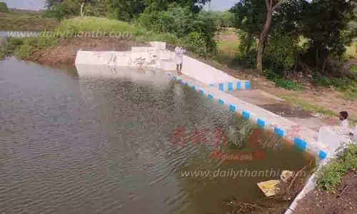 மீண்டும் சேதமடைந்த கடக்கால்... ஏரிக்கரை உடையும் அபாயம் மீண்டும் சேதமடைந்த கடக்கால்... ஏரிக்கரை உடையும் அபாயம்