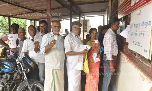 ஈரோடு மாவட்டத்தில் சிறப்பு முகாம்: 82 ஆயிரத்து 849 மின் இணைப்பு எண்களுடன் ஆதாா் இணைப்பு