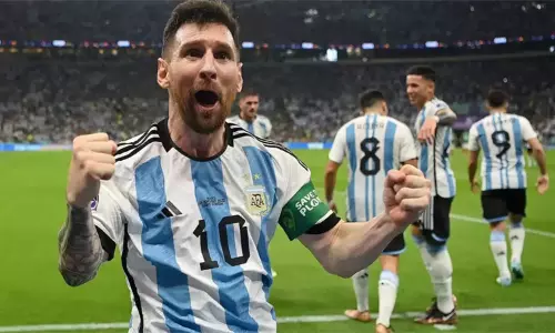உலகக் கோப்பை கால்பந்து: போலந்தை சமாளிக்குமா அர்ஜென்டினா? - இன்று மோதல்