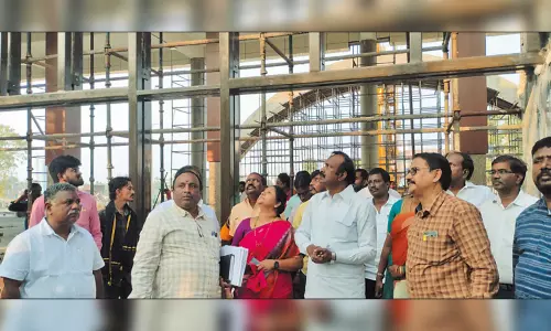 கிளாம்பாக்கம் புறநகர் பஸ் நிலைய கட்டுமான பணி 95 சதவீதம் நிறைவு - அமைச்சர் முத்துசாமி பேட்டி