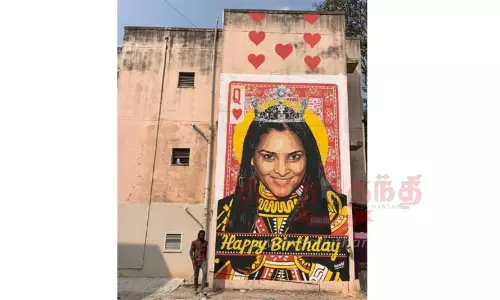 35 அடி உயர சுவரில் நடிகை ரம்யாவின் பிரமாண்ட உருவப்படத்தை வரைந்த ரசிகர்