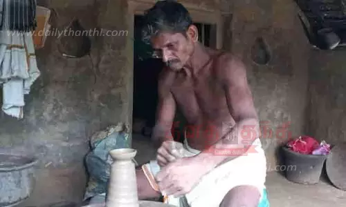 கார்த்திகை அகல்விளக்கு தயாரிக்கும் பணி மும்முரம் கார்த்திகை அகல்விளக்கு தயாரிக்கும் பணி மும்முரம்