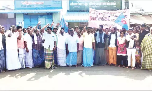 இலங்கை அரசை கண்டித்து மீனவர்கள் ஆர்ப்பாட்டம்