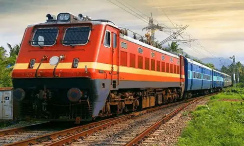 தண்டவாள பராமரிப்பு பணி: தென் மாவட்ட ரெயில் போக்குவரத்தில் மாற்றம்