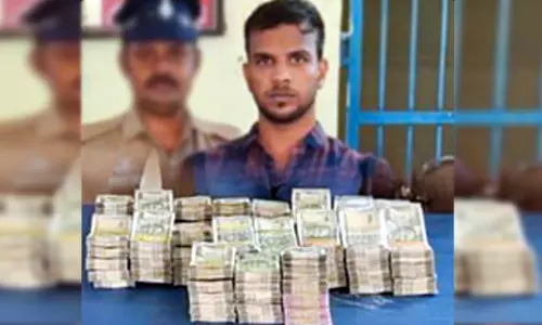 பெரம்பூர் ரெயில் நிலையத்தில் வாலிபரிடம் ரூ.52 லட்சம் பறிமுதல் - ஹவாலா பணமா?