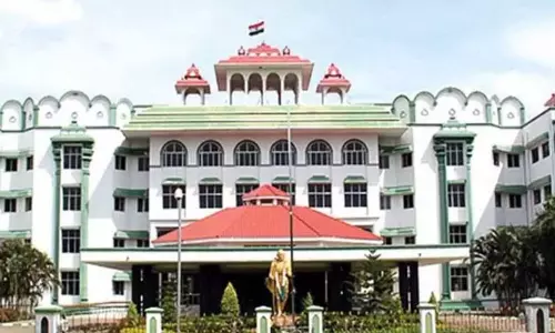 குற்றாலம் செயற்கை நீர்வீழ்ச்சி வழக்கு - மதுரை ஐகோர்ட்டு உத்தரவு குற்றாலம் செயற்கை நீர்வீழ்ச்சி வழக்கு - மதுரை ஐகோர்ட்டு உத்தரவு