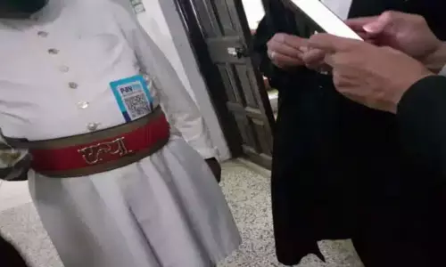 பேடிஎம் மூலம் பணம் பெற்ற நீதிபதியின் உதவியாளர் பணியிடைநீக்கம்...! பேடிஎம் மூலம் பணம் பெற்ற நீதிபதியின் உதவியாளர் பணியிடைநீக்கம்...!