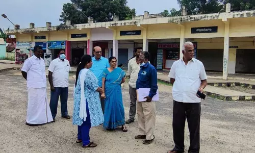 பயன்பாடின்றி கிடக்கும்    நெல்லிக்குப்பம் பஸ் நிலையத்தில் அதிகாரிகள் ஆய்வு