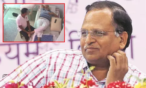 சிறையில் சித்ரவதைக்கு பயந்தே டெல்லி மந்திரிக்கு கைதிகள் மசாஜ்; விசாரணை குழு அறிக்கை