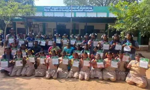 அரசு பள்ளி மாணவிகள் சாதனை