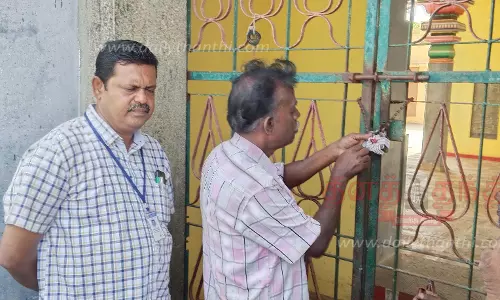 ேகாவிலுக்கு சீல் வைப்பு