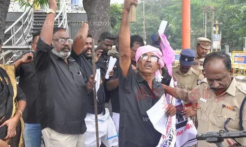 ஈரோடு மாநகராட்சி அலுவலக வளாகத்தில் கோவிலில் யாக சாலை வளர்க்க எதிர்ப்பு தெரிவித்து போராட்டம்; திராவிடர் விடுதலை கழகத்தினர் 12 பேர் கைது ஈரோடு மாநகராட்சி அலுவலக வளாகத்தில் கோவிலில் யாக சாலை வளர்க்க எதிர்ப்பு தெரிவித்து போராட்டம்; திராவிடர் விடுதலை கழகத்தினர் 12 பேர் கைது